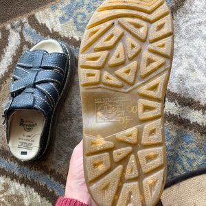 Size 9 Women’s Airware platform sandals